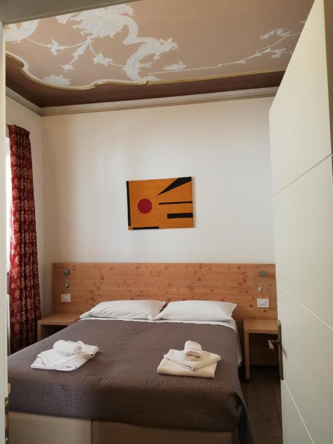 Colle Ameno Room And Breakfast 로베레토 외부 사진